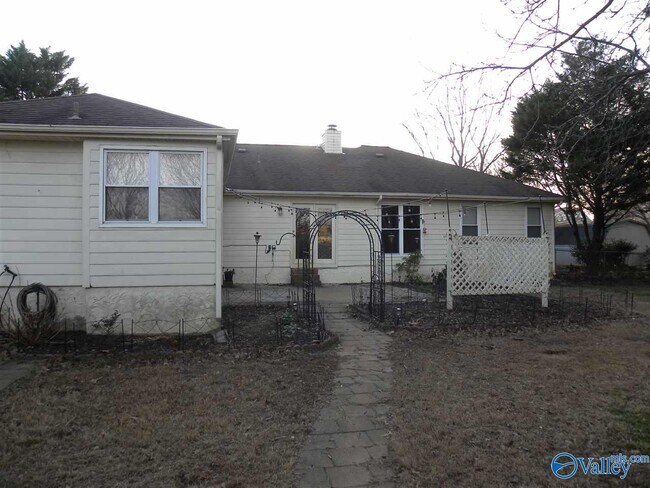 Building Photo - 104 Prairie Ct