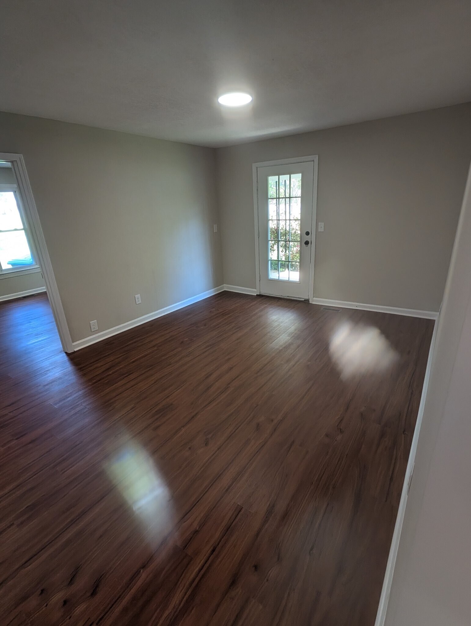 Building Photo - 210 E Maine Ave