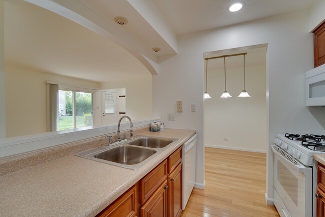 Building Photo - 329 Grissom Ct