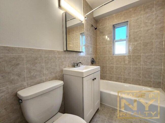 Building Photo - 2 bedroom in BAYSIDE NY 11361
