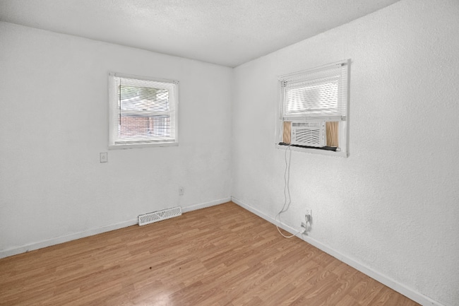 Building Photo - 512 E Olive St