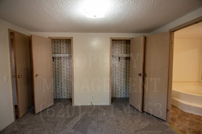 Building Photo - 3 Bedroom 2 Bath