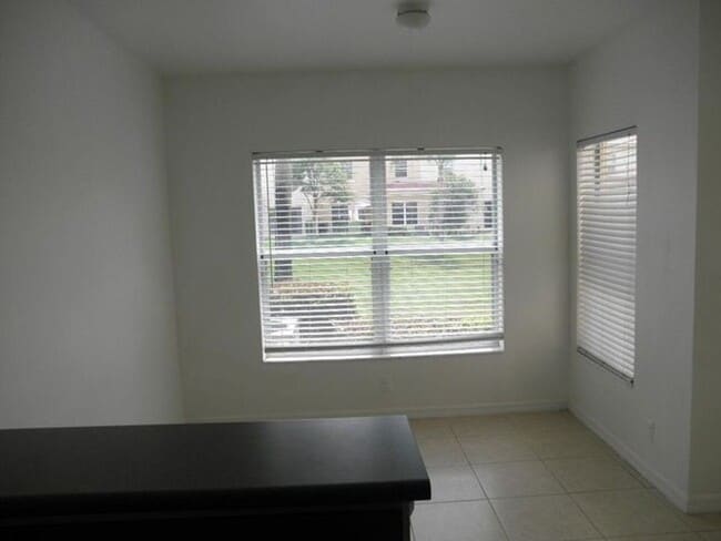 Building Photo - 912 Talia Cir