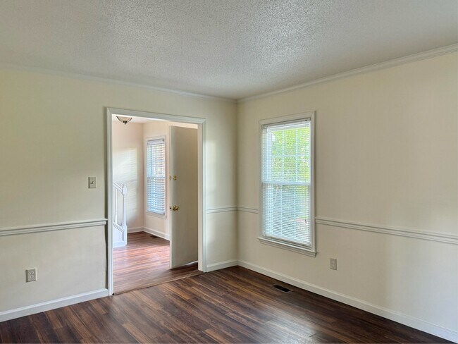 Building Photo - 502 Plantation Dr