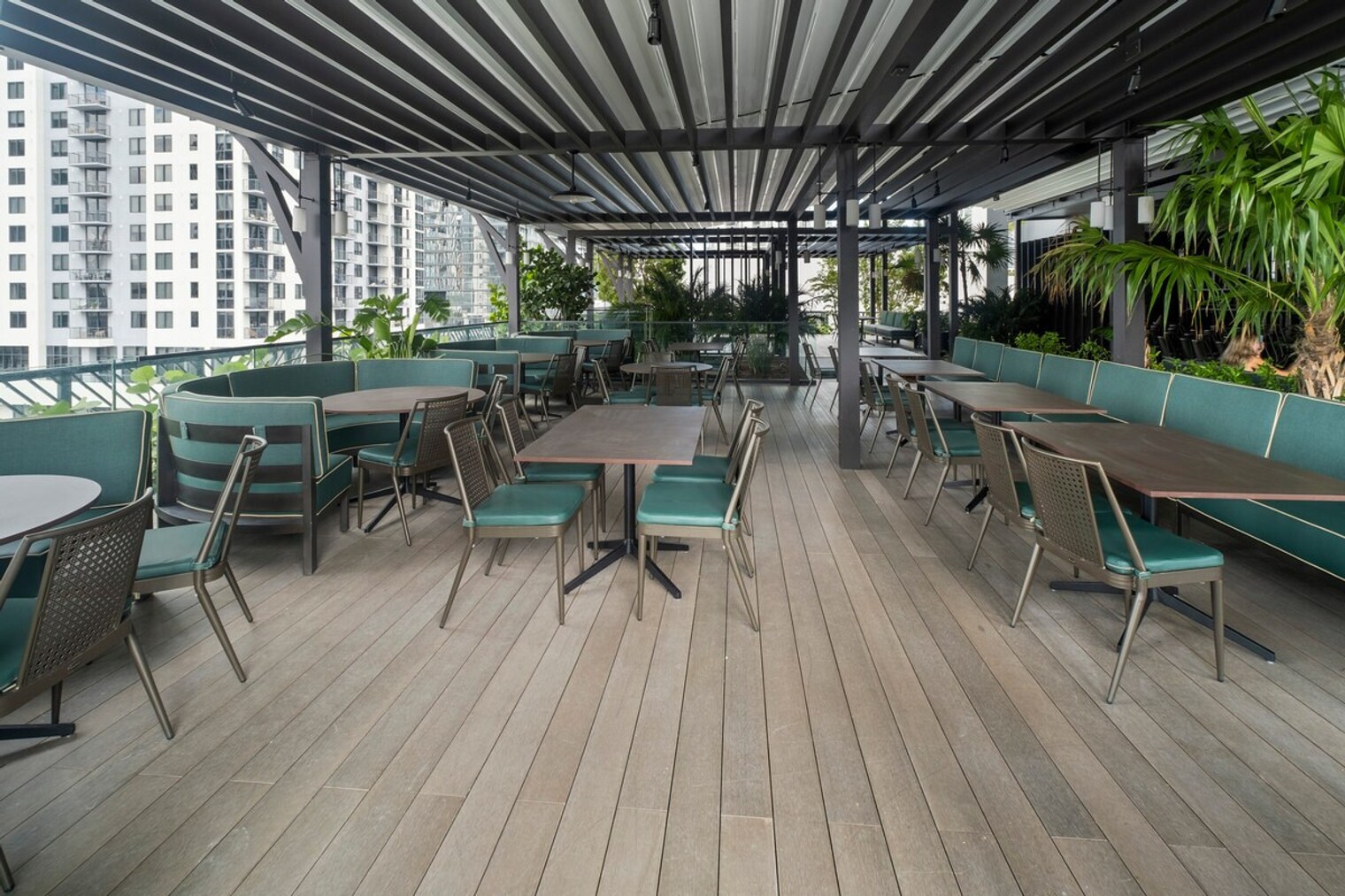 Building Photo - 701 NE 1st Ave