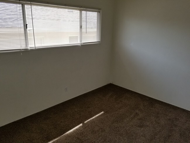 BR 2 - 1306 Manhattan Beach Blvd