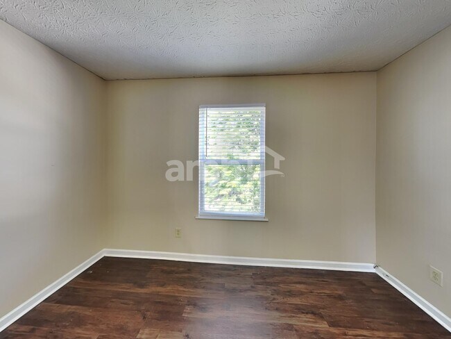 Building Photo - 2419 Hoose Dr