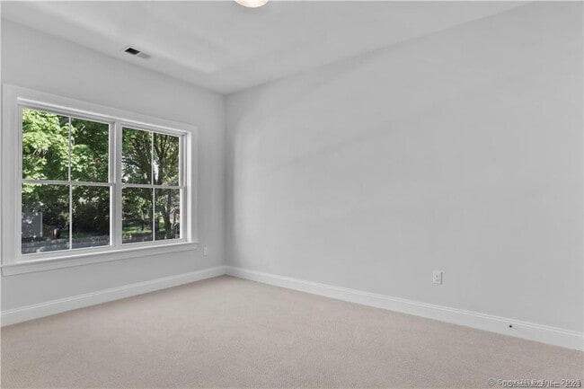Building Photo - 350 Halley Ave