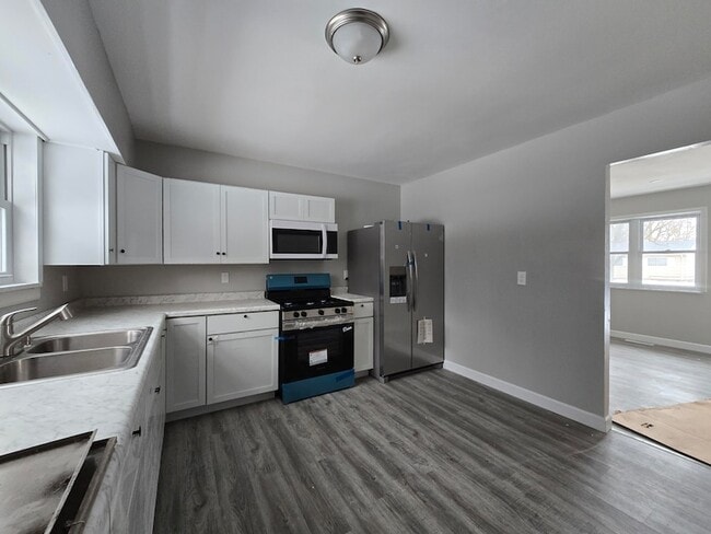 Building Photo - 1044 Hobart St