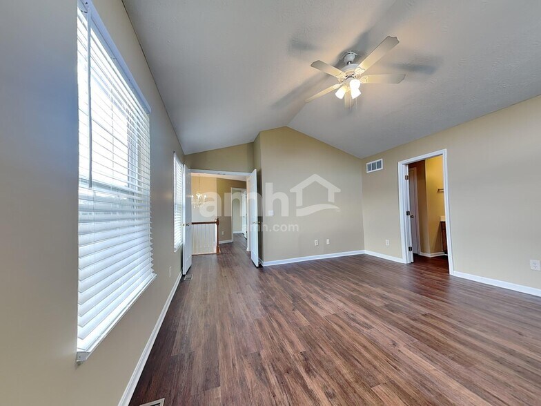 Building Photo - 4695 Woodfield Dr