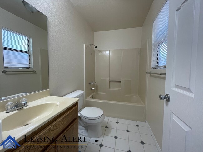 Building Photo - 42649 Cabin Dr