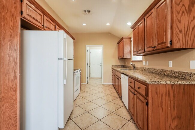 Building Photo - 8524 SW 37th St