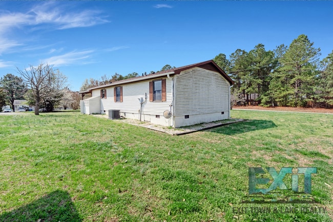 Building Photo - 3 Bedroom/2 Bathroom Home