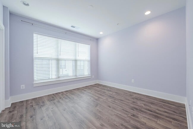 Building Photo - 11382 Emerald Park Rd