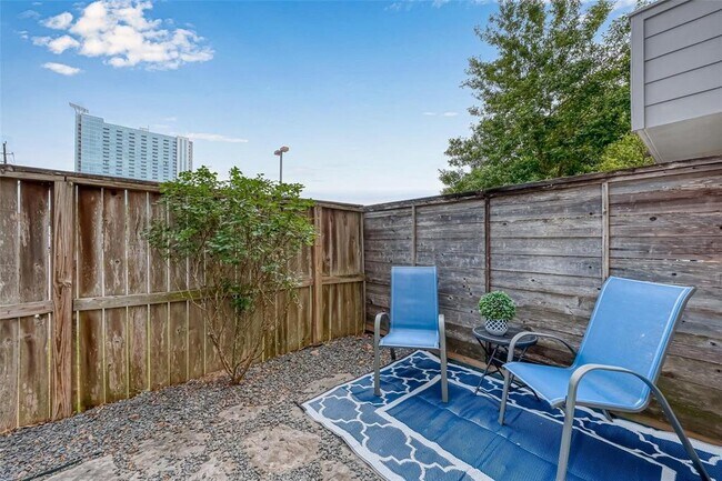 Building Photo - 2301 Camden Dr
