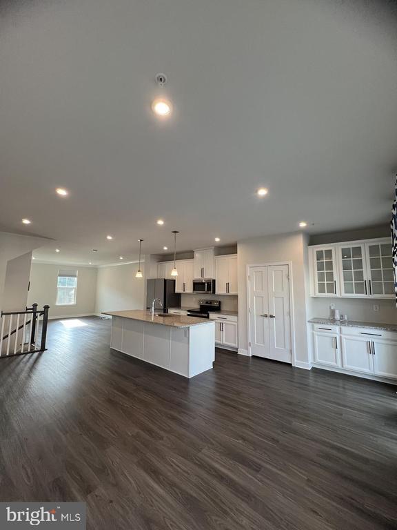 Building Photo - 272 Sugar Maple Square