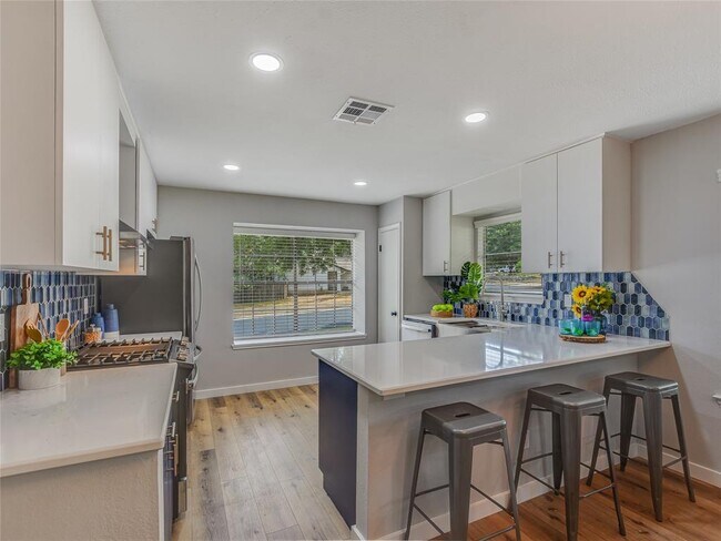 Building Photo - 12900 Campos Dr