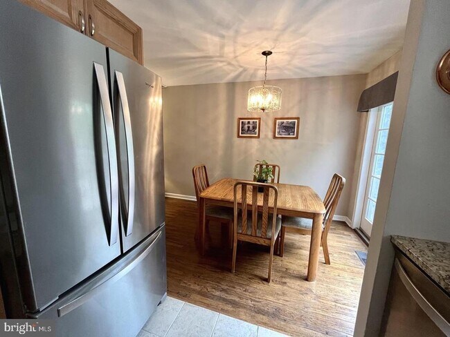 Building Photo - 306 Media Line Rd