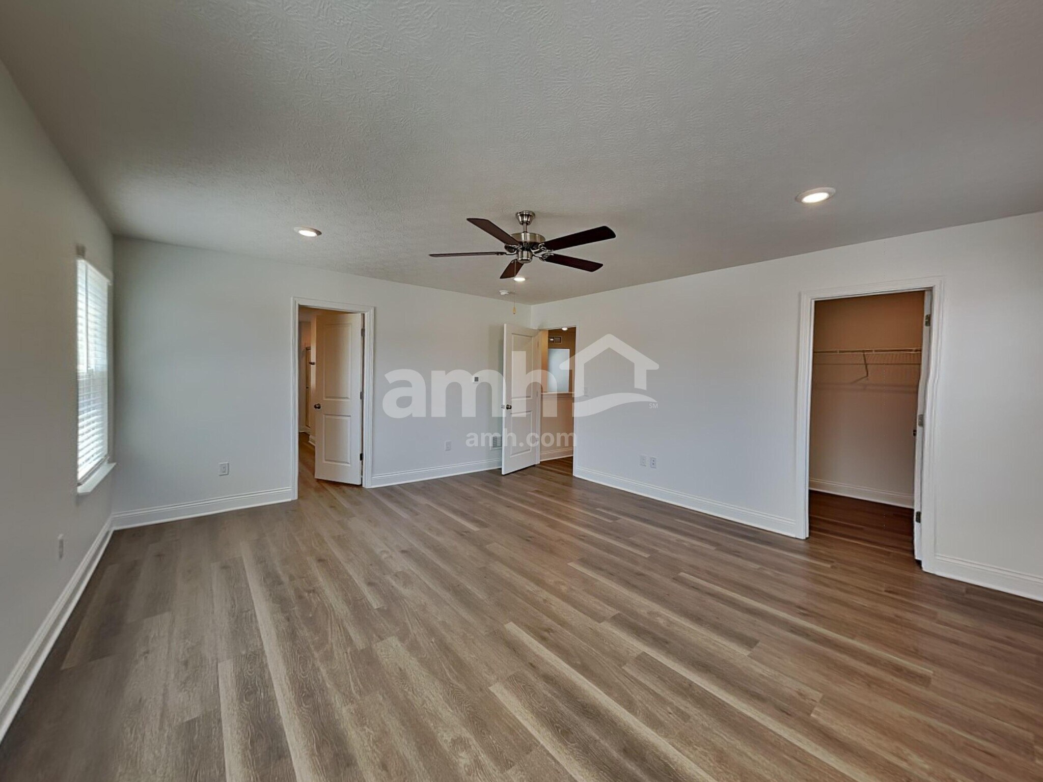 Building Photo - 300 Pne Hl Ct