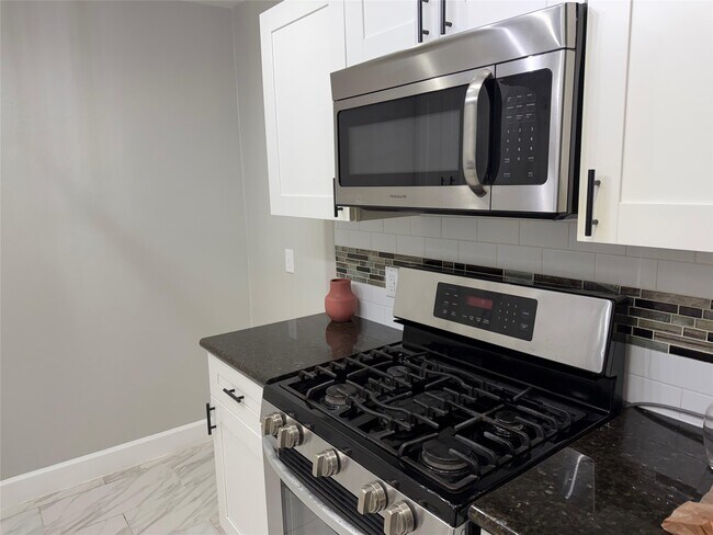 Building Photo - 6015 W Airport Blvd