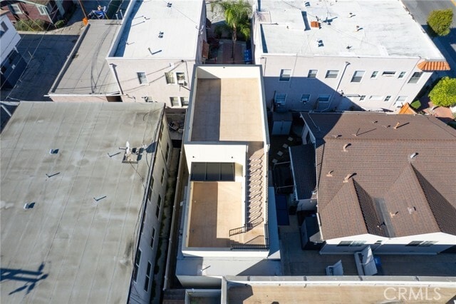 Building Photo - 2430 E 7th St