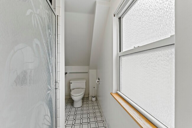 Building Photo - 314 Custer Ave