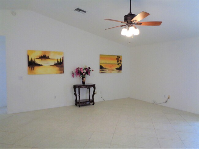 Building Photo - 741 17th Ln SW