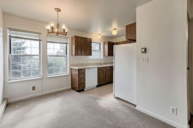 Building Photo - 3200 Azalea Dr