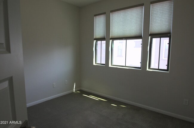 Building Photo - 2090 S Dorsey Ln