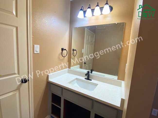 Building Photo - 2502 Chapel Hill Dr