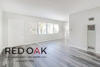 Building Photo - 1425 E Appleton St