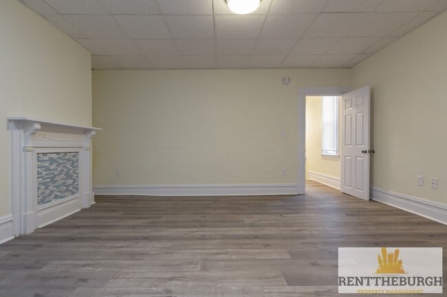 Building Photo - Updated 4BR 2 Full Bath House with Parking!