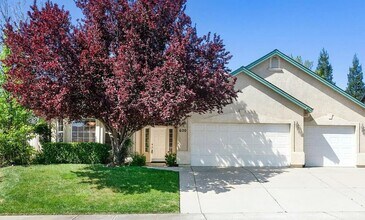 Building Photo - Spacious Home Near Mountain View School with a 3 Car Garage