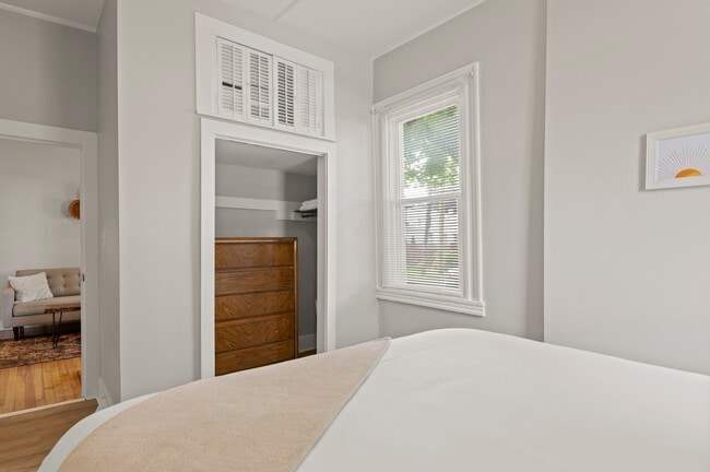 Building Photo - 125 W Circular St