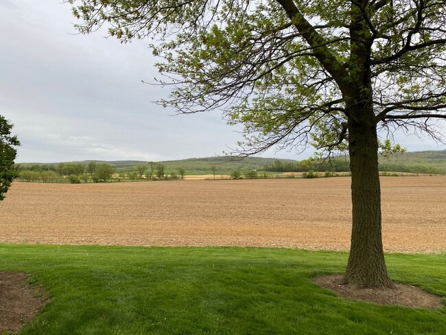 Building Photo - Coming soon! 4 Bedroom Farmhouse for Rent ...