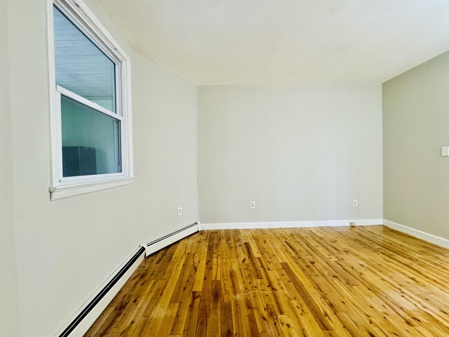 Building Photo - 11 W 44th St