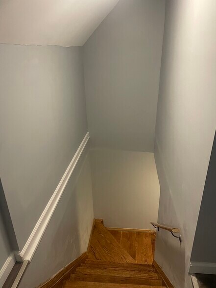 Building Photo - 12 S Lake Ave