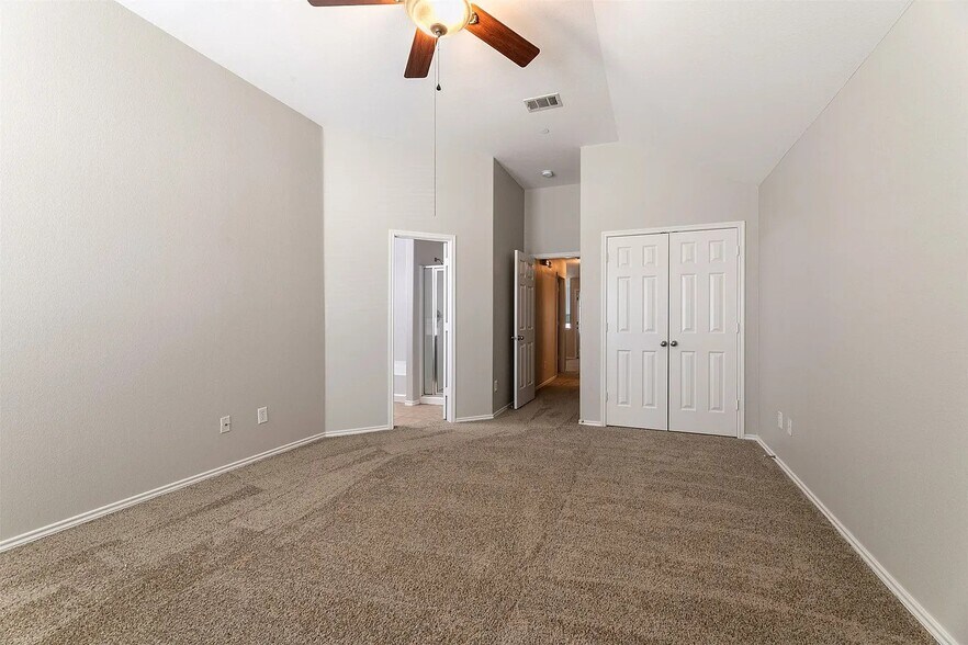 Building Photo - 9829 Fleetwood Dr