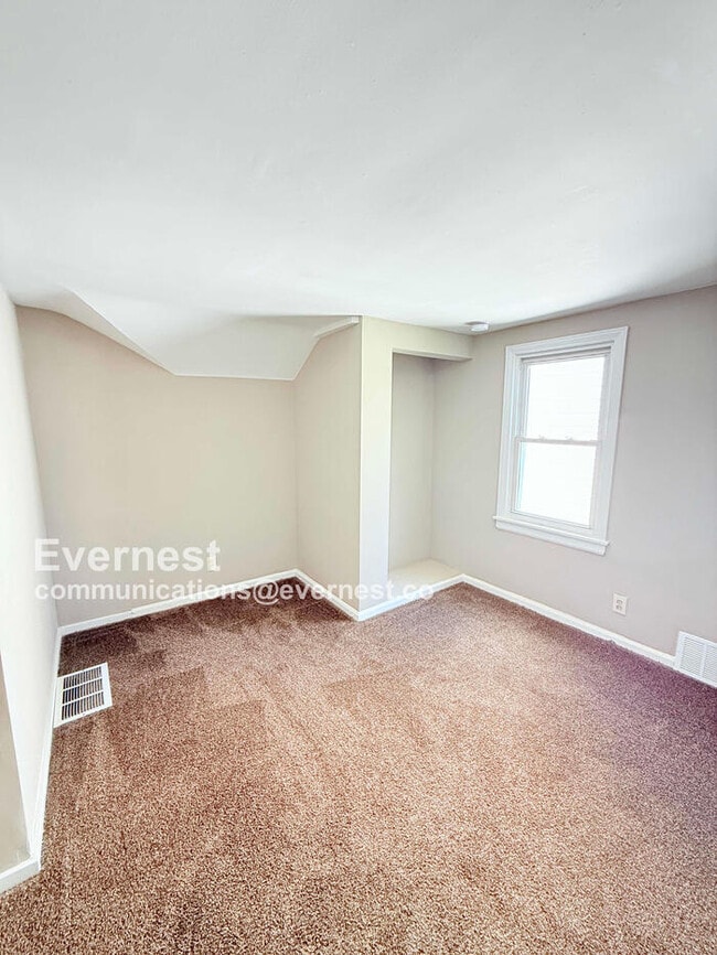 Building Photo - 3 Bed/1 Bath Home / Pet-Friendly / Available Now!