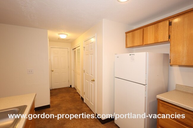 Building Photo - 5254 SE 73rd Ave