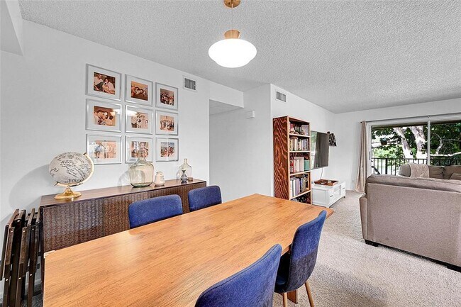 Building Photo - 117 Gardens Dr