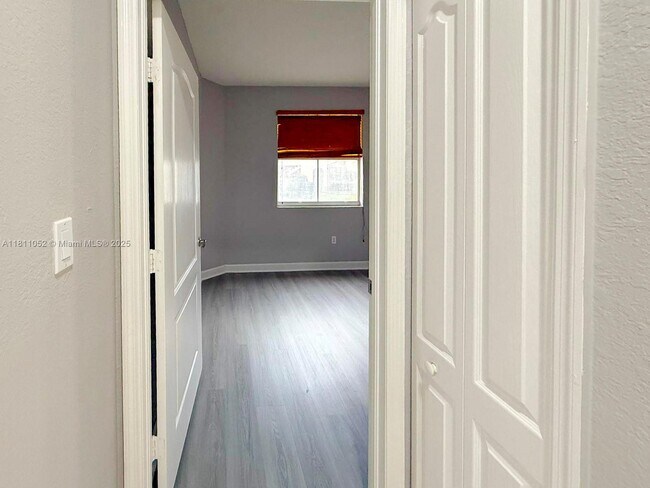 Building Photo - 1677 SE 27th Ct