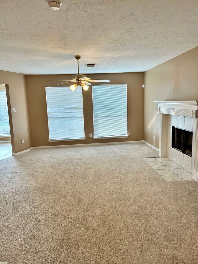 Building Photo - 18315 Willow Moss Dr