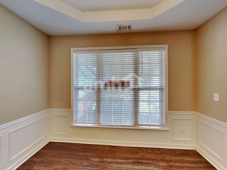 Building Photo - 607 Wallnut Hall Trl