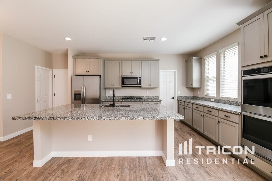 Building Photo - 9314 E Strobe Ave