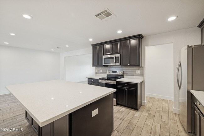 Building Photo - 1016 S Siesta Ln