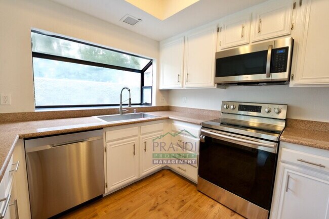 Building Photo - 9 Quince Ct