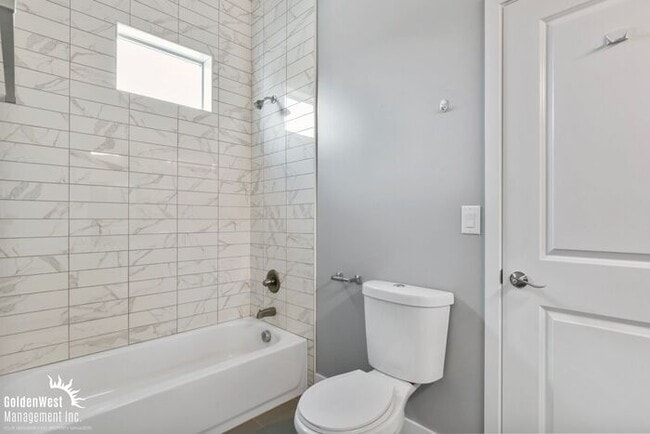 Building Photo - Fairmount Ave