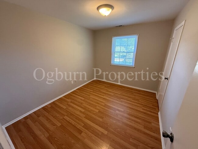Building Photo - 2201 Stonehaven Rd
