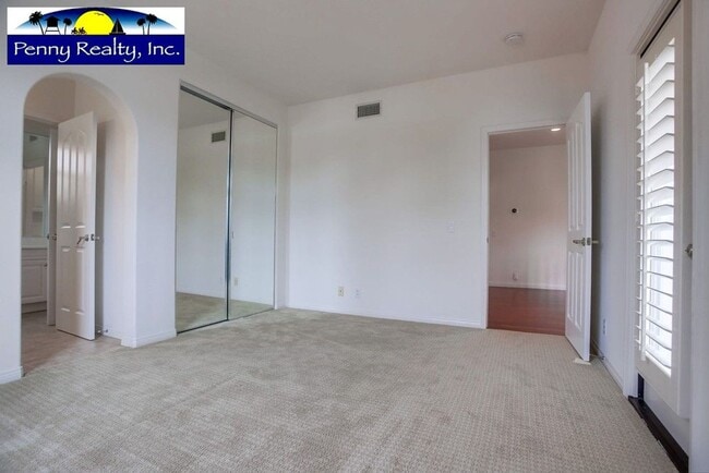 Building Photo - Stunning 4 Bedroom 3.5 Bath Home in the Co...